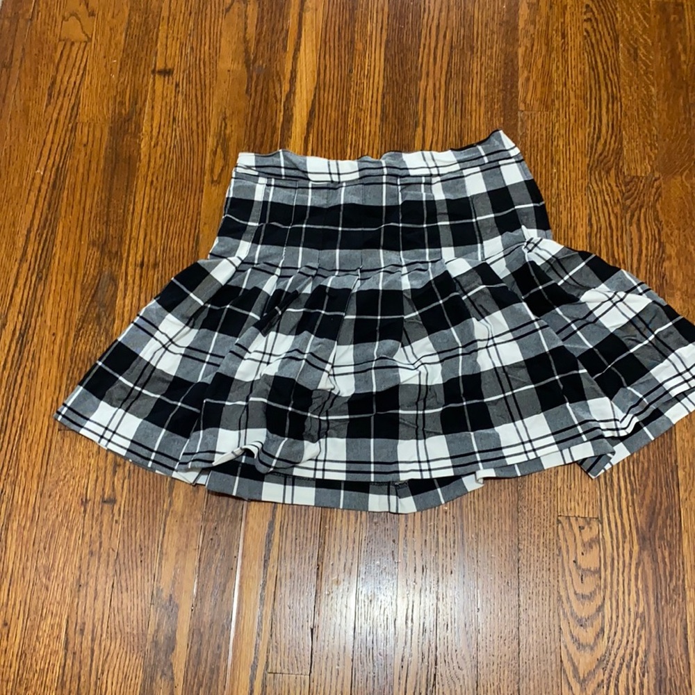 Women’s black and white Small pleated skirt
